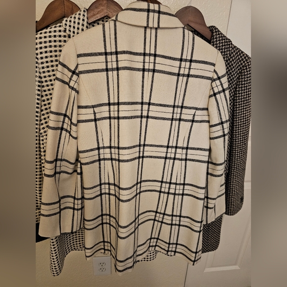Ann Taylor Factory Plaid Black Ivory Jacket 8P 8 Petite - Picture 2 of 4